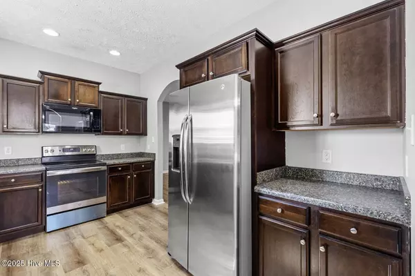 943 Dynamo LN, Jacksonville, NC 28546