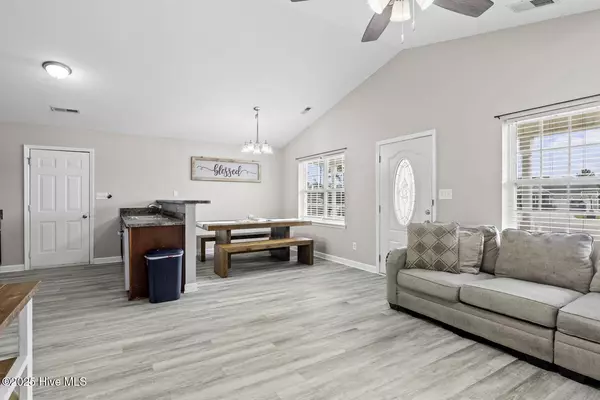 503 Hester CT, Richlands, NC 28574