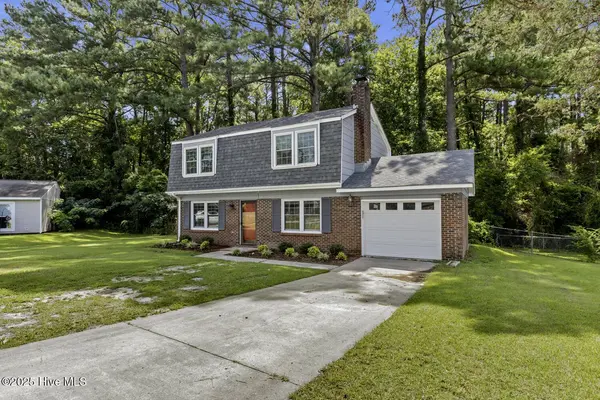 210 E Willowood LN, Jacksonville, NC 28546