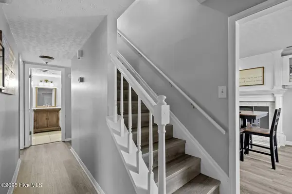 210 E Willowood LN, Jacksonville, NC 28546