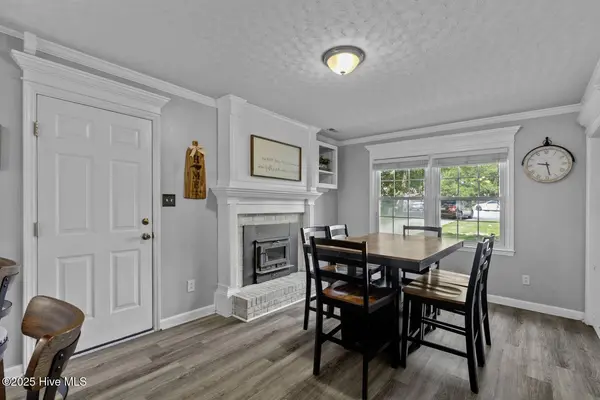 210 E Willowood LN, Jacksonville, NC 28546