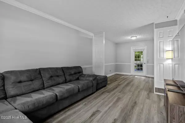 210 E Willowood LN, Jacksonville, NC 28546