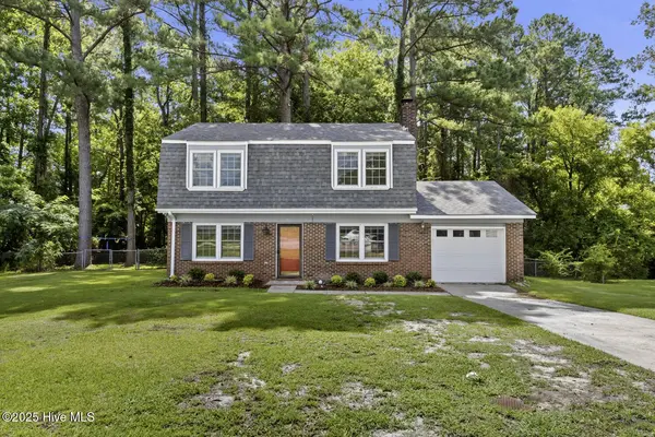 210 E Willowood LN, Jacksonville, NC 28546