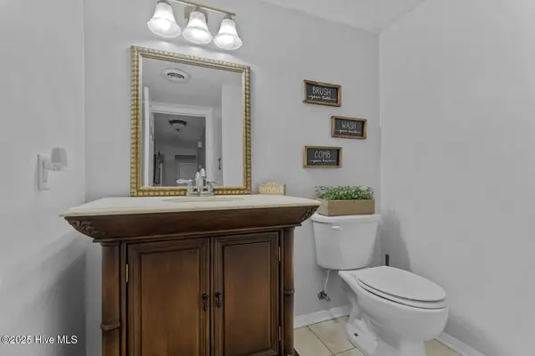 210 E Willowood LN, Jacksonville, NC 28546