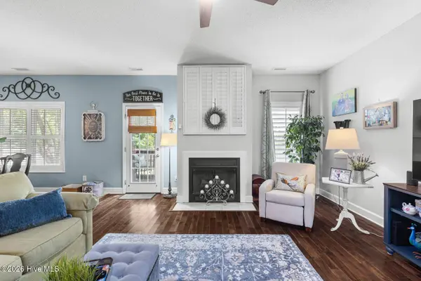 221 Palomino LN, Swansboro, NC 28584