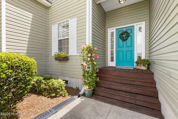 221 Palomino LN, Swansboro, NC 28584