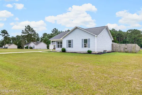 172 Ashbury Park LN, Richlands, NC 28574