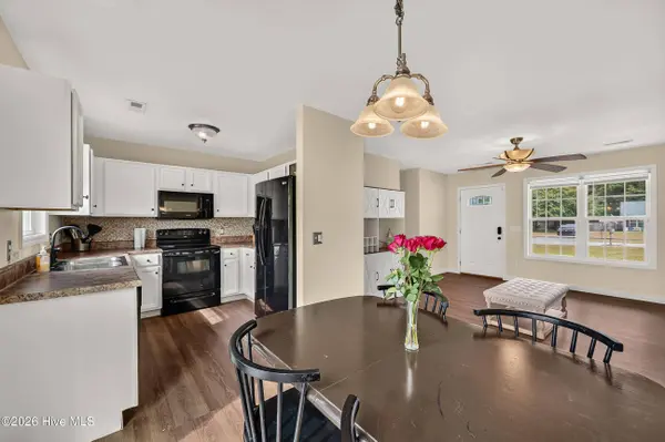 172 Ashbury Park LN, Richlands, NC 28574