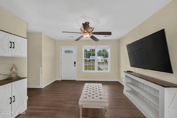 172 Ashbury Park LN, Richlands, NC 28574