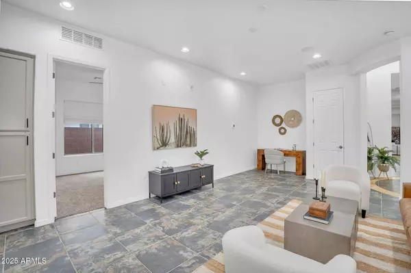 4756 E IRONHORSE Road, Gilbert, AZ 85297