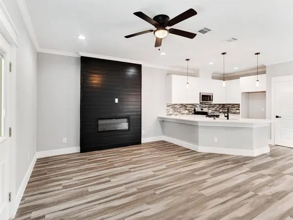 6221 Post Oak Terrace, Fort Worth, TX 76112