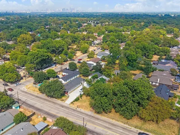 1812 S Cockrell Hill Road, Dallas, TX 75211