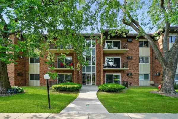 4113 W 97th PL #104, Oak Lawn, IL 60453