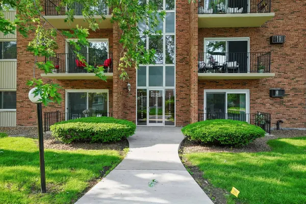 4113 W 97th PL #104, Oak Lawn, IL 60453