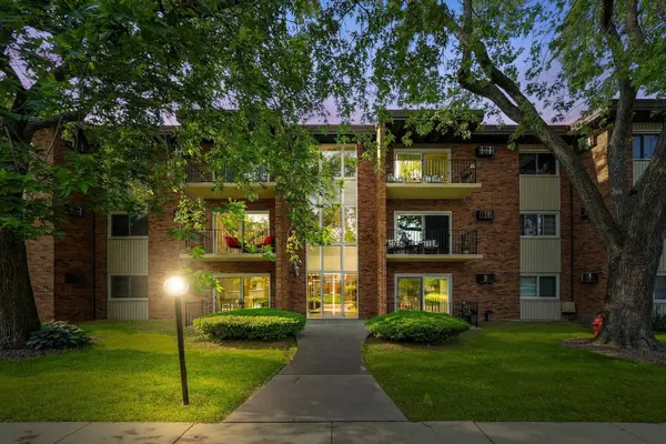 4113 W 97th PL #104, Oak Lawn, IL 60453