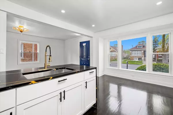 8637 S Honore ST, Chicago, IL 60620