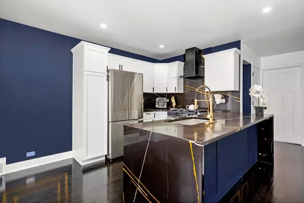 8637 S Honore ST, Chicago, IL 60620