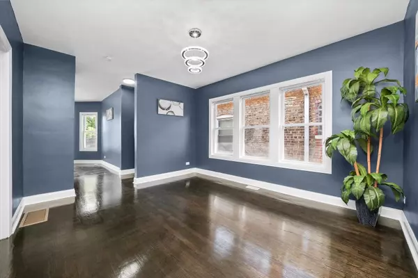 5704 S Homan AVE, Chicago, IL 60629