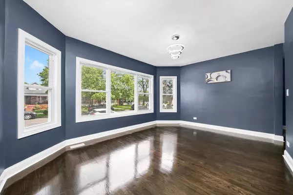 5704 S Homan AVE, Chicago, IL 60629