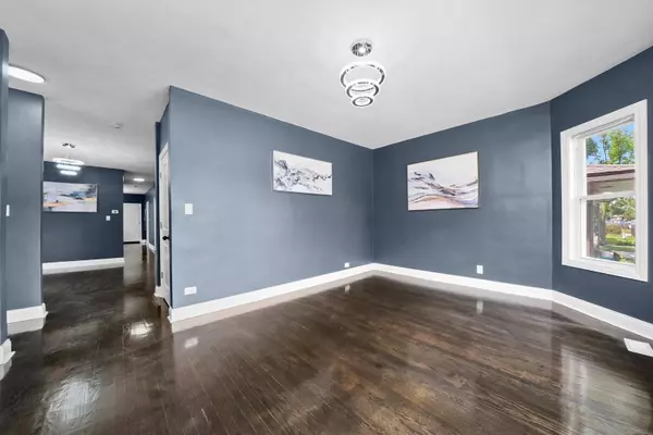 5704 S Homan AVE, Chicago, IL 60629