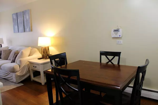 605 N wolf RD #C12, Hillside, IL 60162