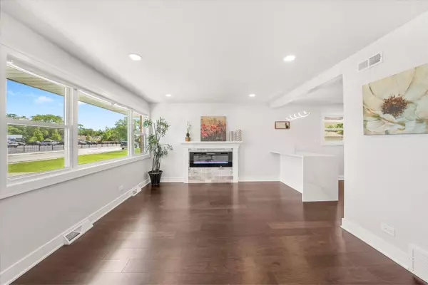 12130 S Racine AVE, Chicago, IL 60643