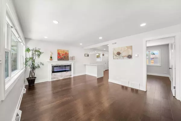 12130 S Racine AVE, Chicago, IL 60643