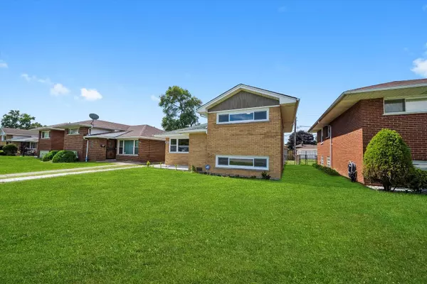 12130 S Racine AVE, Chicago, IL 60643