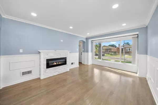 6201 S MEADE AVE, Chicago, IL 60638