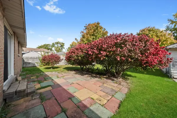 8521 S 83rd AVE, Hickory Hills, IL 60457