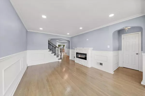 6201 S MEADE AVE, Chicago, IL 60638