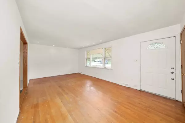 8521 S 83rd AVE, Hickory Hills, IL 60457