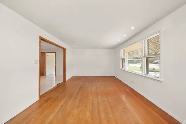 8521 S 83rd AVE, Hickory Hills, IL 60457