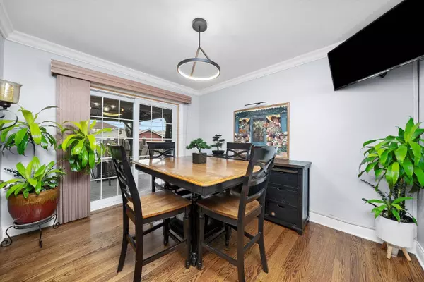 6123 S Meade AVE, Chicago, IL 60638