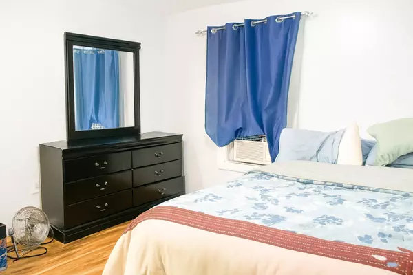 7219 S Wood ST, Chicago, IL 60636