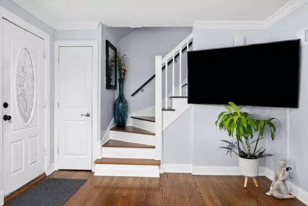 6123 S Meade AVE, Chicago, IL 60638