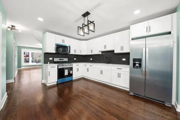 10436 S Eberhart AVE, Chicago, IL 60628