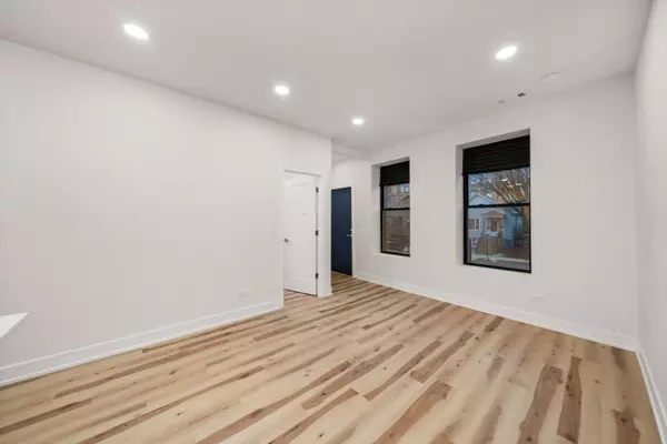 1040 W 34th PL, Chicago, IL 60608