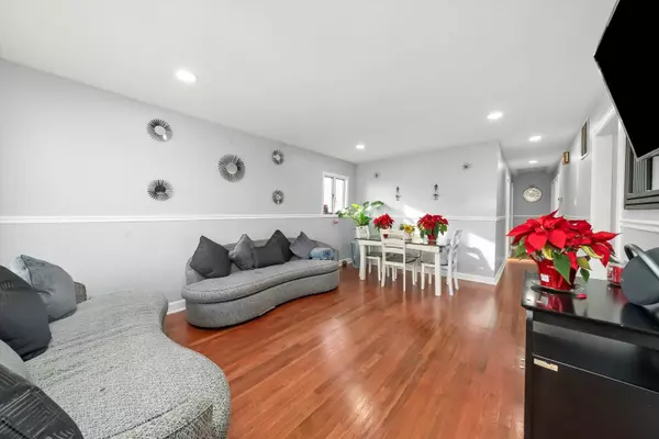 7852 Neenah AVE, Burbank, IL 60459