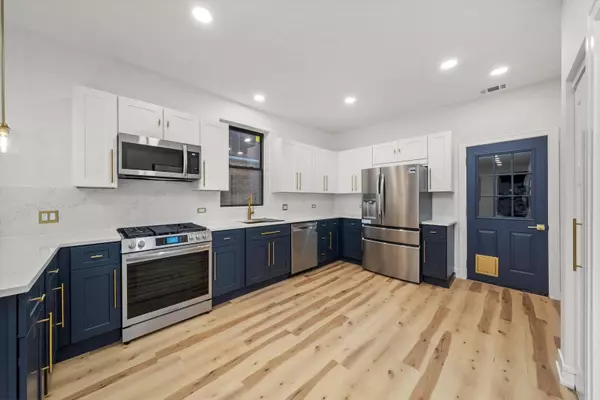 1040 W 34th PL, Chicago, IL 60608