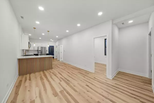 1040 W 34th PL, Chicago, IL 60608