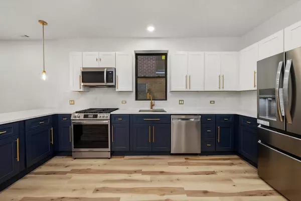 1040 W 34th PL, Chicago, IL 60608