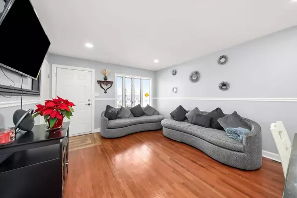 7852 Neenah AVE, Burbank, IL 60459