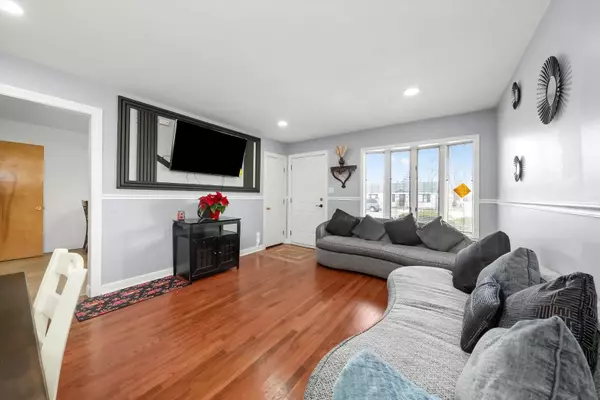 7852 Neenah AVE, Burbank, IL 60459