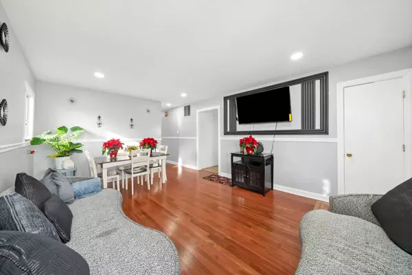 7852 Neenah AVE, Burbank, IL 60459