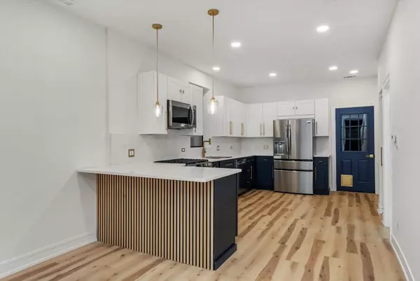 1040 W 34th PL, Chicago, IL 60608