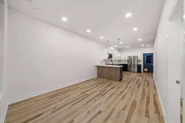 1040 W 34th PL, Chicago, IL 60608