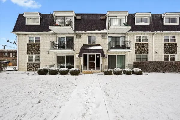 7932 W 93rd ST #2A, Hickory Hills, IL 60457