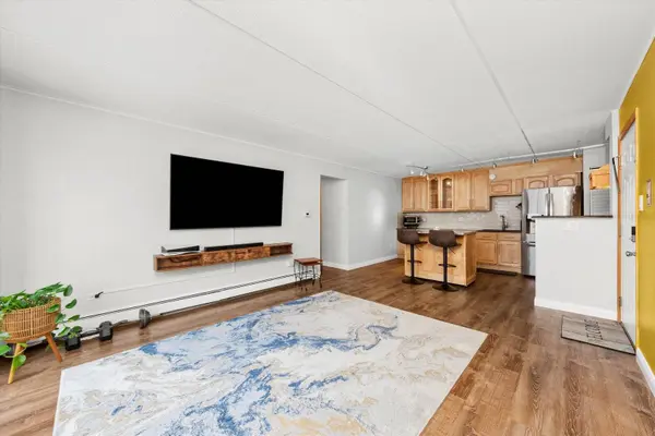 7932 W 93rd ST #2A, Hickory Hills, IL 60457