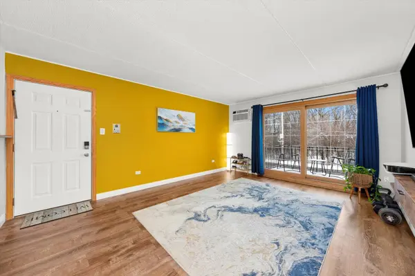 7932 W 93rd ST #2A, Hickory Hills, IL 60457